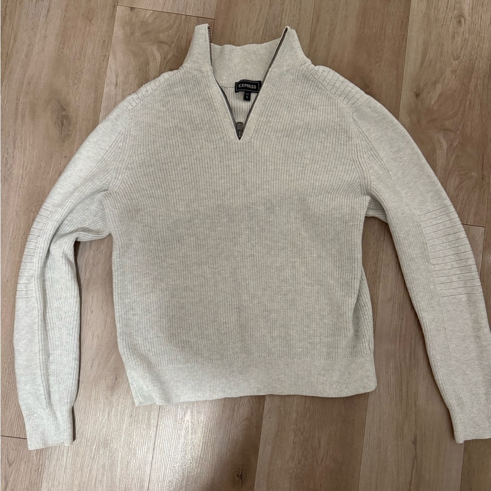 Express Men’s Light Gray Turtleneck Sweater